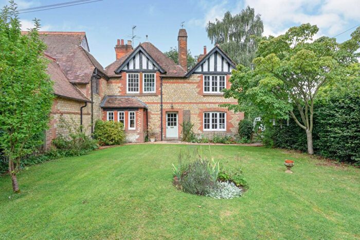 3 Bedroom Link Detached House To Rent In School House, Lillingstone Dayrell, MK18