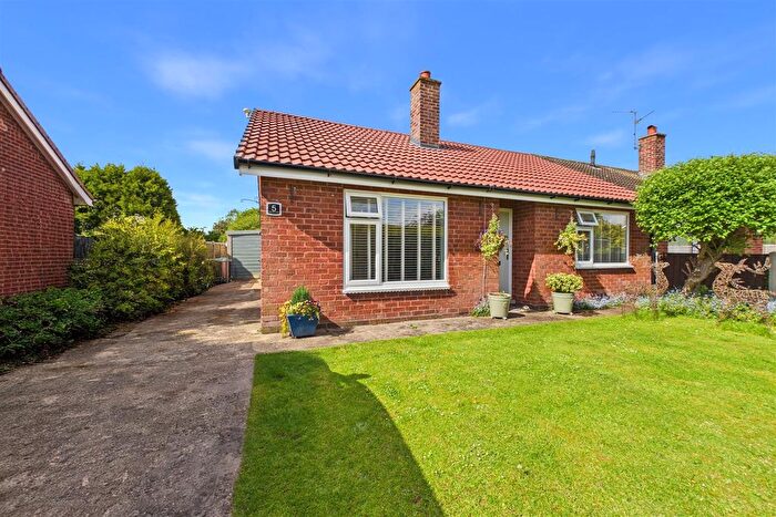 3 Bedroom Semi-Detached Bungalow For Sale In Village Close, Farndon, Newark, NG24