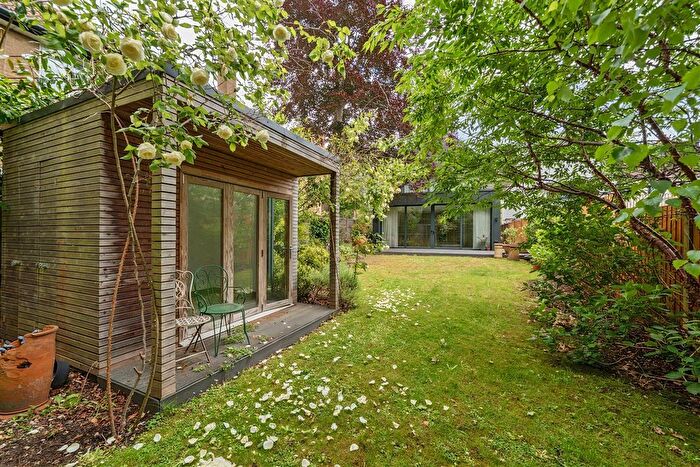 4 Bedroom Detached House For Sale In New Wokingham Road, Crowthorne, Berkshire, RG45