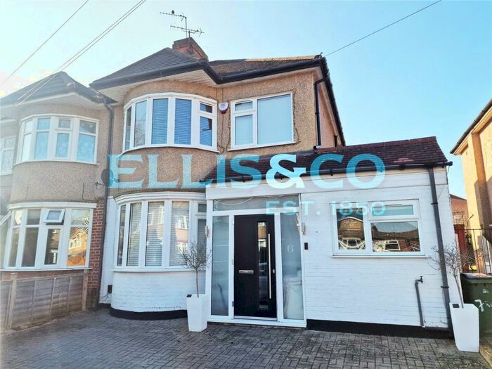 Studio To Rent In Rugby Close, Harrow, HA1