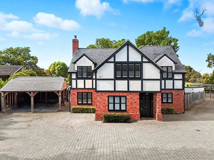 4 Bedroom Detached House For Sale In Stable Close, Stapleford Abbotts, RM4