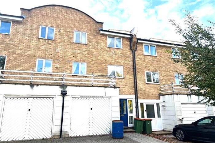 4 Bedroom House To Rent In Swansea Court, E16