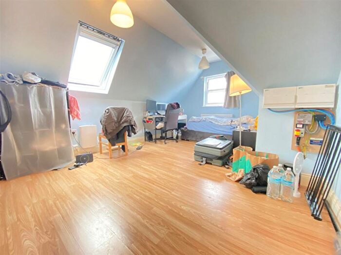 1 Bedroom Flat To Rent In Hamilton Road, Ealing, W5