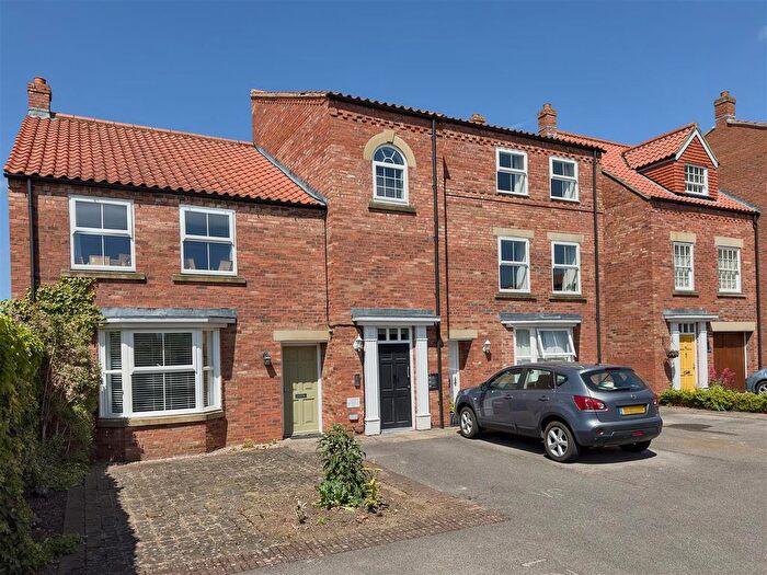 2 Bedroom Flat To Rent In Wilkinsons Court, Easingwold, York, YO61