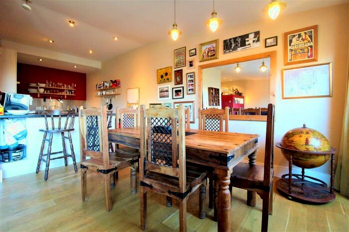 2 Bedroom Apartment To Rent In Merchants House, North Street, LS2