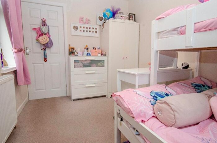 2 Bedroom Detached Bungalow For Sale In Moorhill Gardens, Southampton, SO18