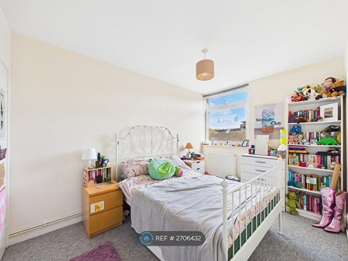 4 Bedroom Flat To Rent In Portland Grove, London, SW8