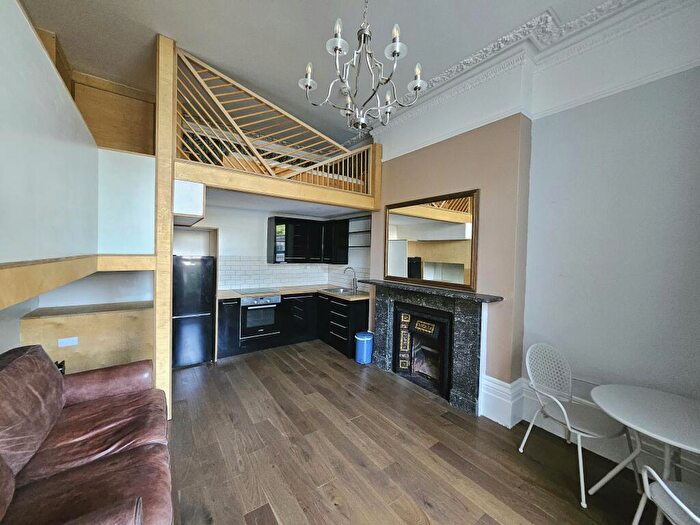 Studio To Rent In St Aubyns, BN3