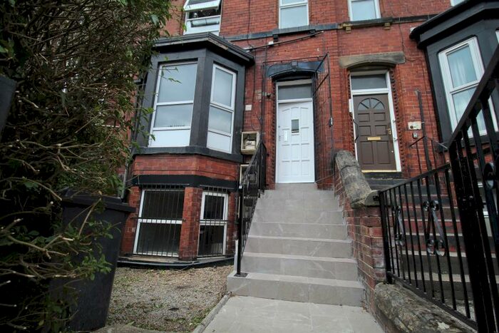 2 Bedroom Flat To Rent In Inglewood Terrace, Leeds, West Yorkshire, LS6