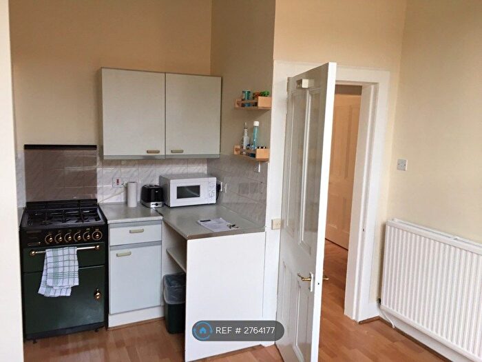 2 Bedroom Flat To Rent In London Road, Edinburgh, EH7