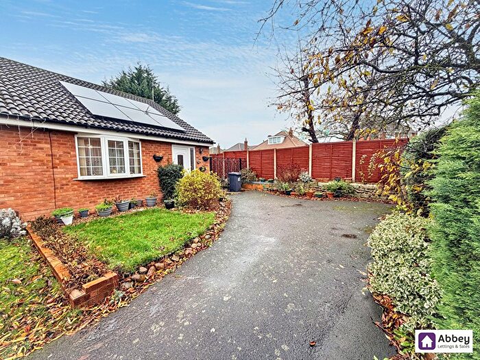 2 Bedroom Semi Detached Bungalow For Sale In Warren Avenue, Leicester, LE4