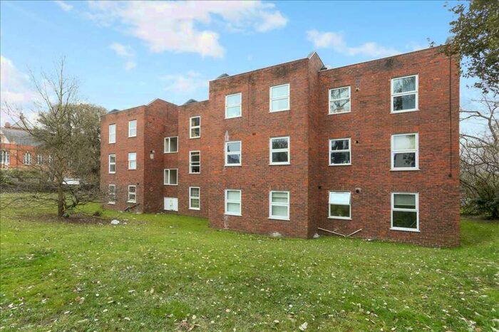 2 Bedroom Flat To Rent In Viewpoint, Lee Park, Blackheath, SE3