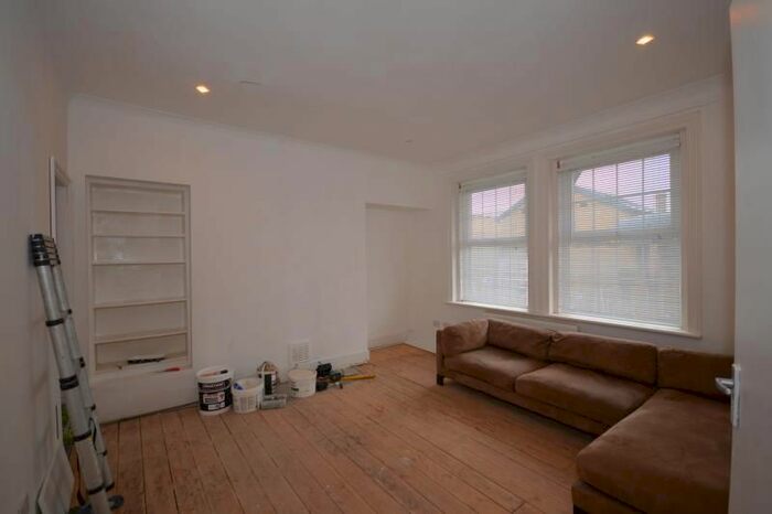 3 Bedroom Flat To Rent In Jebb Avenue, Brixton, London, SW2