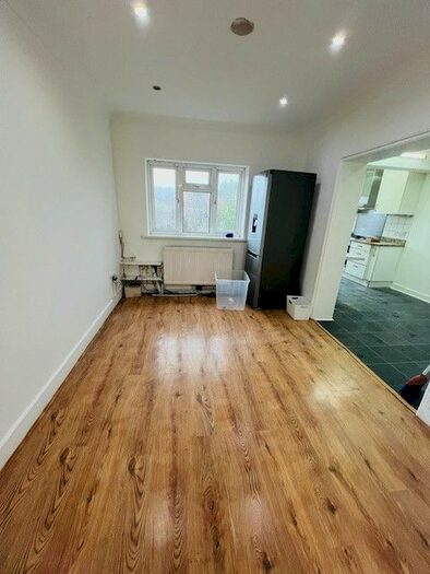 3 Bedroom Semi-Detached House To Rent In Lyndhurst Avenue, Pinner, Greater London, HA5