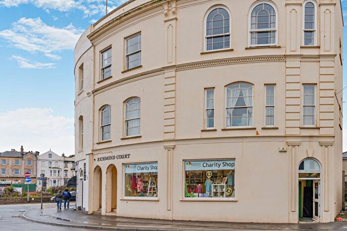 2 Bedroom Flat For Sale In Richmond Place, Dawlish, EX7