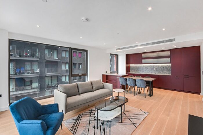 3 Bedroom Flat To Rent In Viaduct Gardens, London, SW11