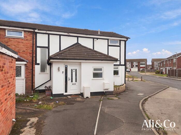 4 Bedroom Semi-Detached House For Sale In Central Avenue, Canvey Island, SS8