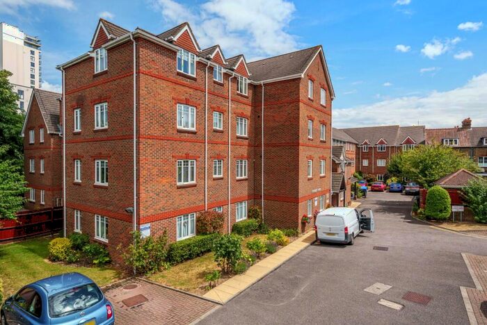 2 Bedroom Flat To Rent In York Road, Woking, Surrey, GU22