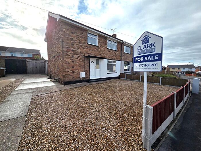3 Bedroom Semi-Detached House For Sale In Birklands Avenue, New Ollerton, Newark, NG22