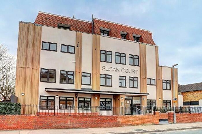 2 Bedroom Flat To Rent In - Coombe Road, New Malden, KT3