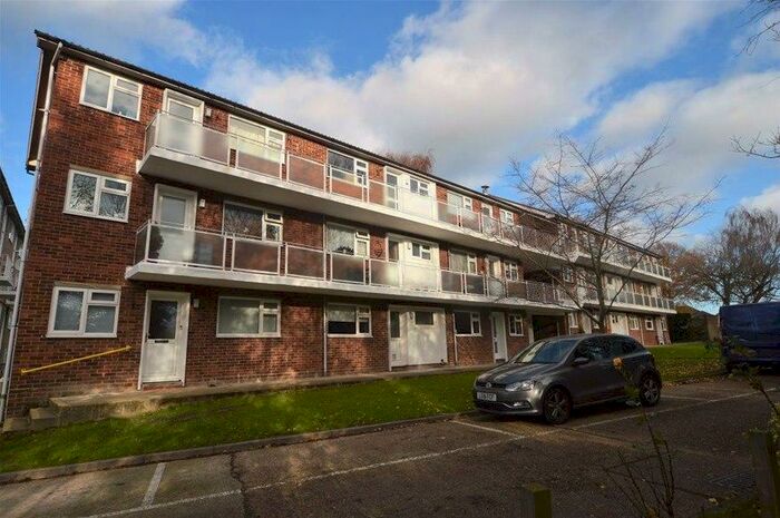 2 Bedroom Flat To Rent In The Ridgeway, St Albans, AL4