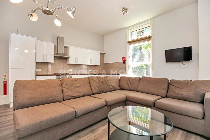 6 Bedroom Apartment To Rent In (£pppw) Osborne Avenue, Jesmond, Newcastle Upon Tyne, NE2