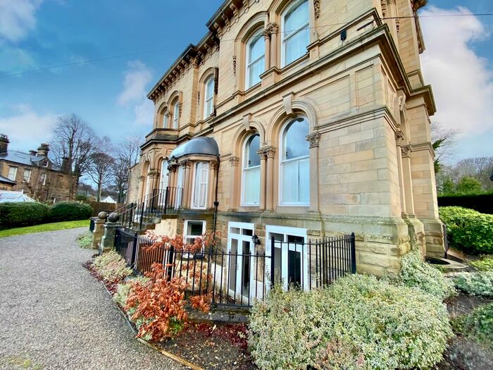 2 Bedroom Flat To Rent In Edgerton Road, Huddersfield, HD1