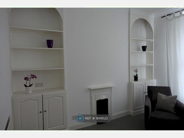 1 Bedroom Flat To Rent In Westmoreland Terrace, London, SW1V