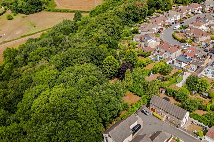 3 Bedroom Semi-Detached House For Sale In Woodside Road, Downend, BS16