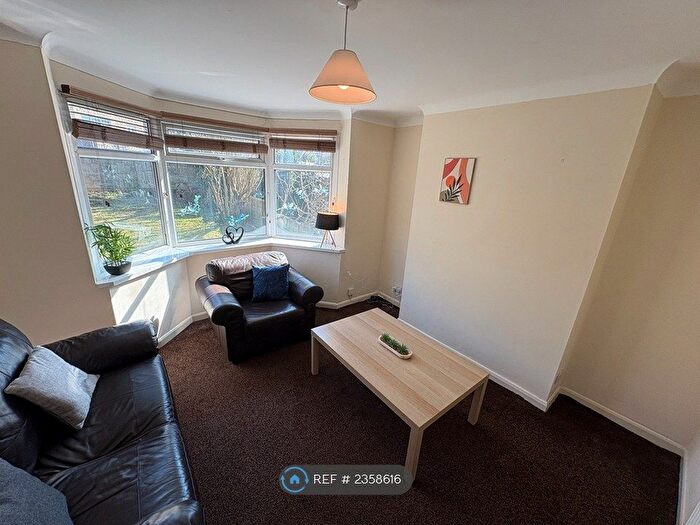 3 Bedroom Semi-Detached House To Rent In Burley Road, Leeds, LS4