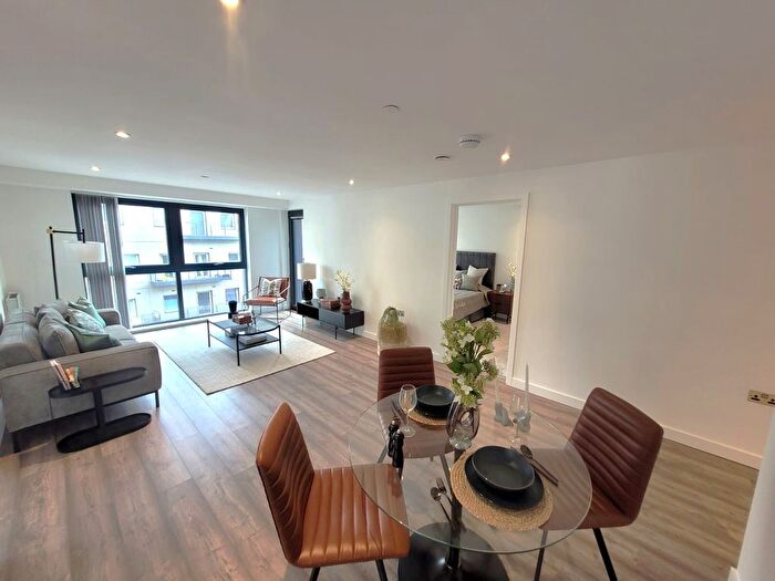 2 Bedroom Flat To Rent In Herschel Street, Slough, SL1