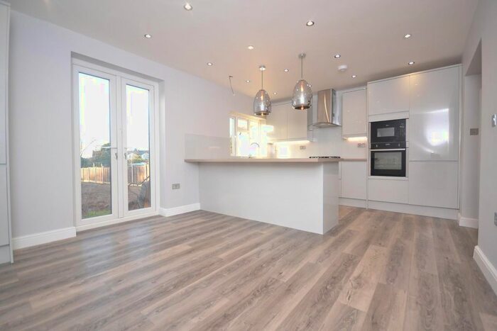 3 Bedroom Semi-Detached House To Rent In Northumberland Avenue, Reading, Berkshire, RG2