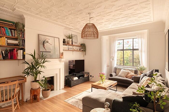 2 Bedroom Maisonette For Sale In The Gardens, East Dulwich, SE22