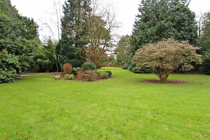 4 Bedroom House To Rent In Tilley Lane, Headley, Epsom, KT18