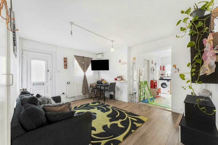 2 Bedroom Maisonette To Rent In Ivy Road, Walthamstow, London, E17