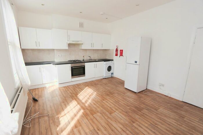 3 Bedroom Maisonette To Rent In Arlingford Road, London, SW2