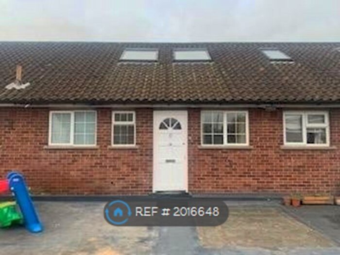 3 Bedroom Maisonette To Rent In High Street, Princes Risborough, HP27