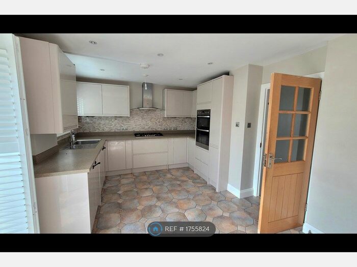 3 Bedroom Terraced House To Rent In Bradley Road, Enfield, EN3