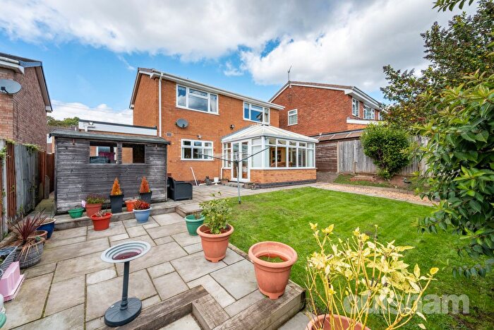 3 Bedroom Detached House For Sale In Winchester Gardens, Northfield, Birmingham, B31