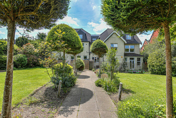 2 Bedroom Apartment To Rent In South Croydon, Surrey, CR2