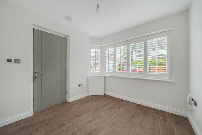 2 Bedroom Terraced House For Sale In Castleview Road, Weybridge, KT13