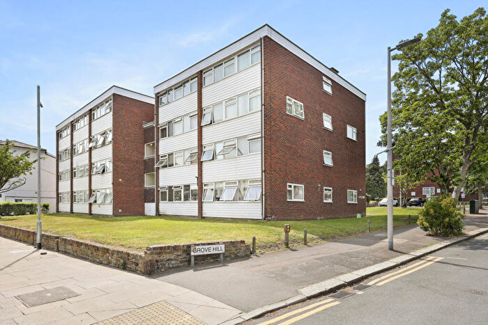 2 Bedroom Apartment For Sale In The Chiltons, Grove Hill, London, E18