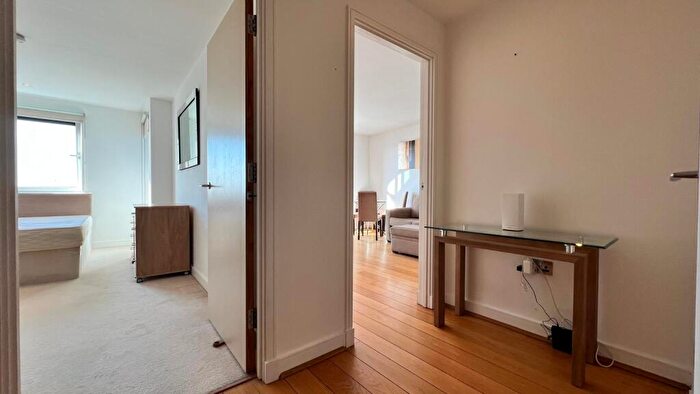 1 Bedroom Flat To Rent In Western Gateway, Royal Victoria, E16
