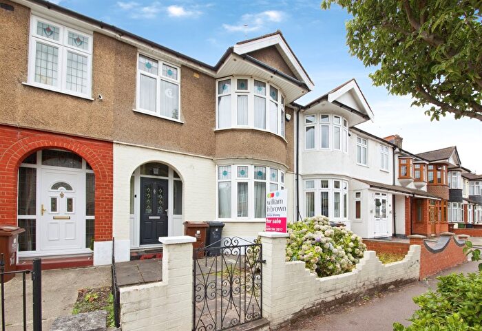 3 Bedroom Terraced House For Sale In Woodbridge Road, Barking, IG11