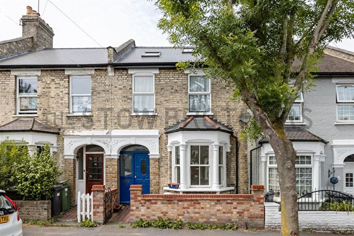 3 Bedroom Property To Rent In Kenilworth Avenue, Walthamstow, E17