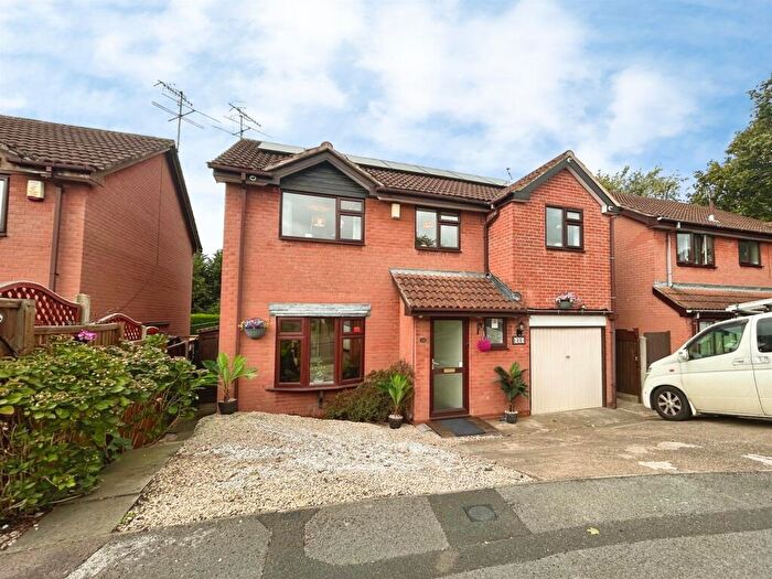 3 Bedroom Detached House For Sale In Poplar Avenue, Nottingham, NG5