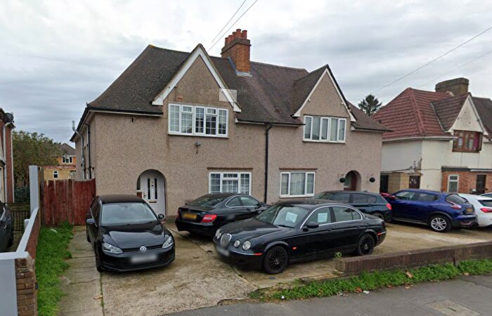 5 Bedroom Semi-Detached House To Rent In Stoke Poges Lane, Slough, Berkshire, SL1