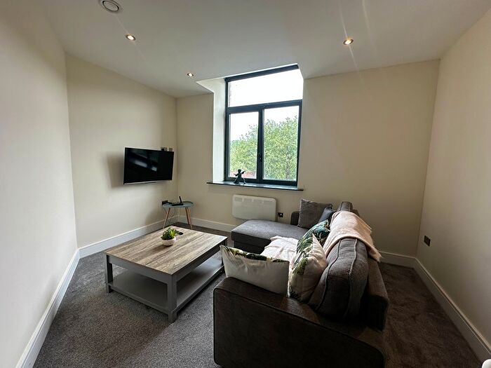 2 Bedroom Flat To Rent In Britannia Road, Huddersfield, HD3