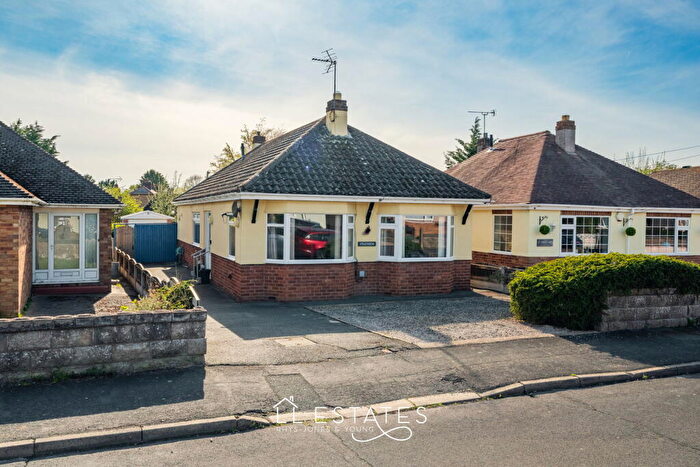3 Bedroom Detached Bungalow For Sale In Ffordd Dewi, Rhuddlan, LL18