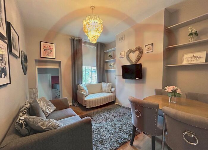 2 Bedroom Flat To Rent In Macfarlane Road, White City, W12